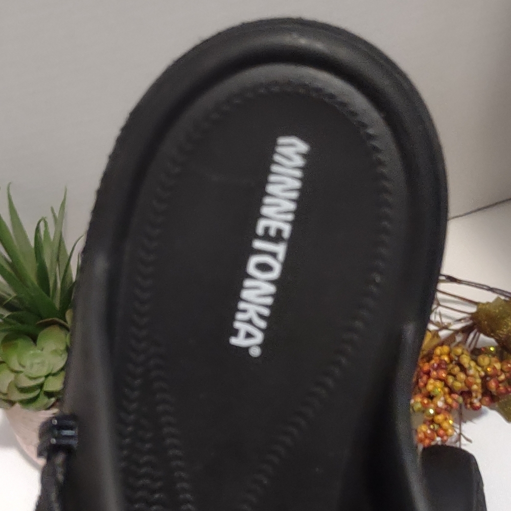 Minnetonka Women's Black Sandals - Picture 2 of 9